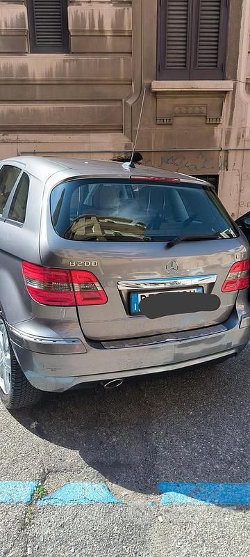 Usata Mercedes B200 140 CV (102 kW) 2009 Grigio Monovolume