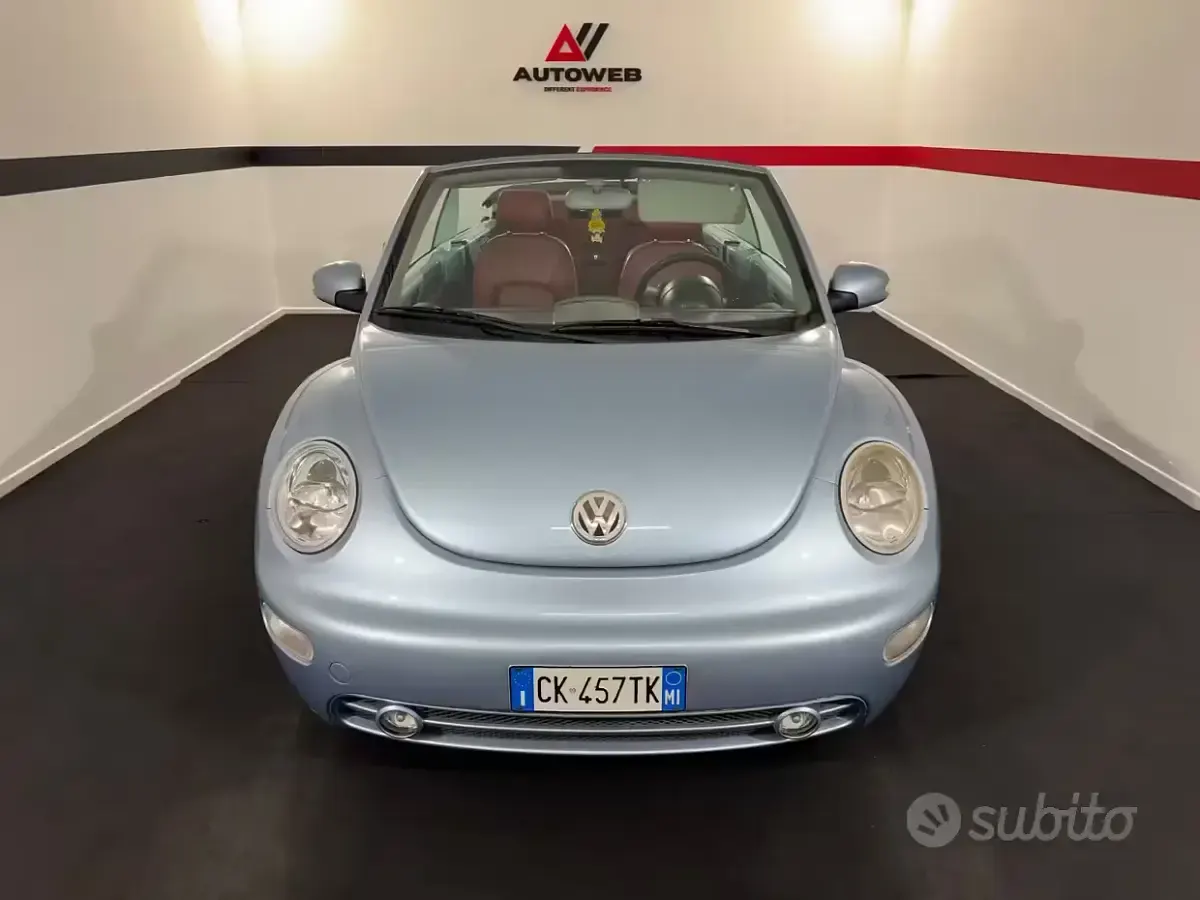 Usata VW New Beetle 102 CV (75 kW) 2004 Bluazzurro Utilitaria