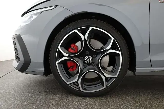 Usata VW Golf VIII GTI 265 CV (194 kW) 2024 Grigio Berlina