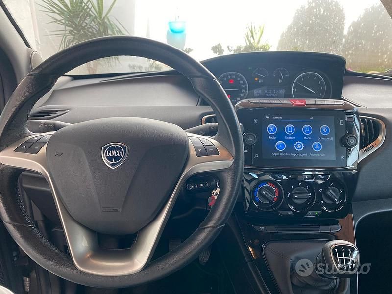 Usata Lancia Ypsilon 69 CV (50 kW) 2021 Grigio Utilitaria
