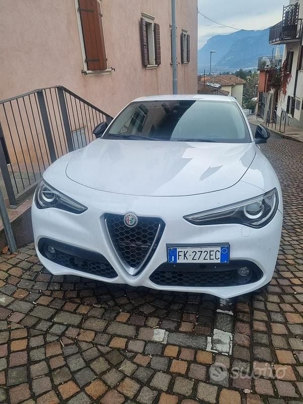 Usata 2017 Alfa Romeo Stelvio SUV | 13.500 € - Immagine 1/4