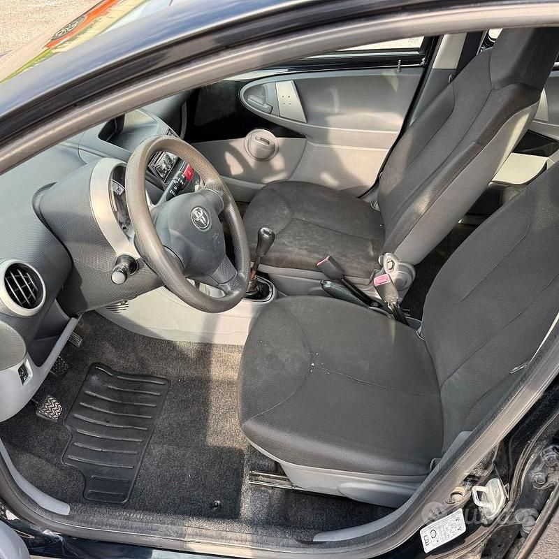 Usata Toyota Aygo Edition 68 CV (50 kW) 2010 Nero Utilitaria