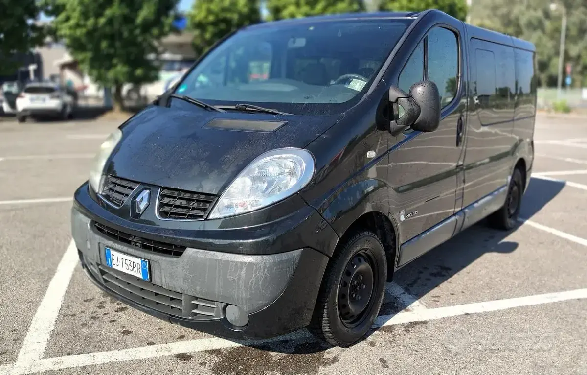 Usata Renault Trafic 115 CV (84 kW) 2011 Nero Monovolume