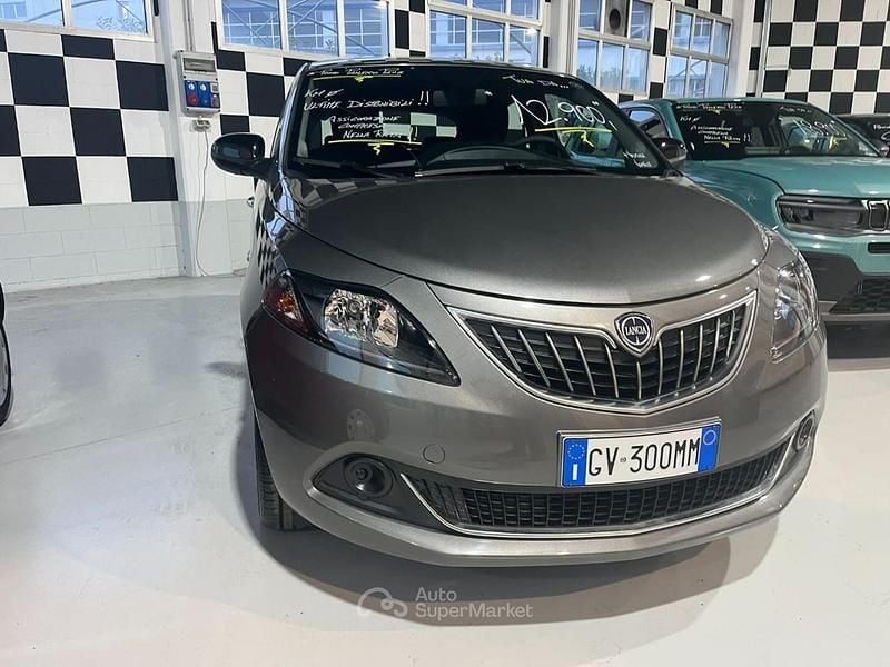 Usata Lancia Ypsilon S 69 CV (50 kW) 2024 Grigio(met.) Utilitaria