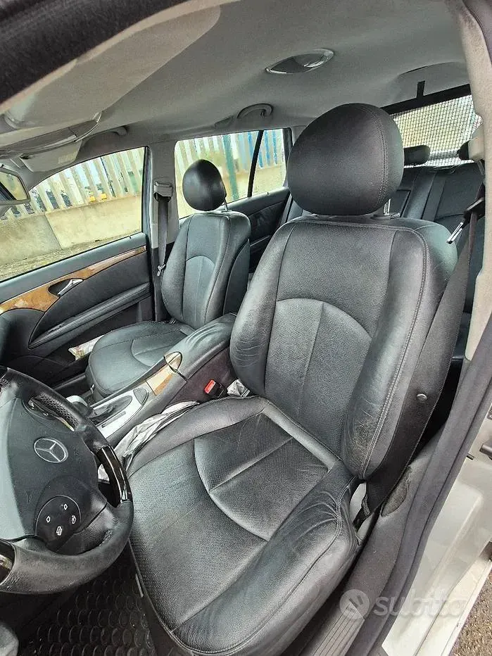 Usata Mercedes E280 Avantgarde 231 CV (169 kW) 2005 Grigio Station wagon