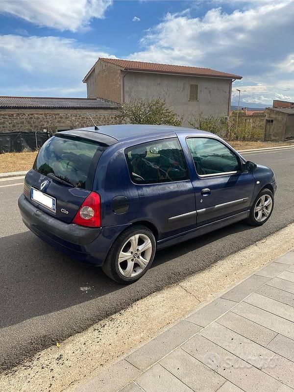 Usata Renault Clio II 2002 Berlina