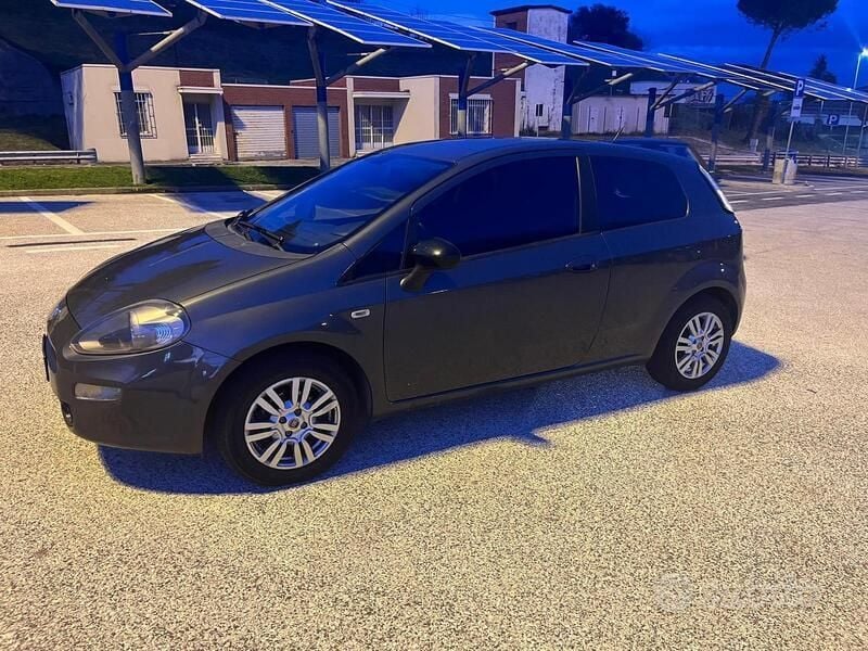 Usata 2015 Fiat Punto Due volumi | 5000 € (Cara) - Immagine 1/4