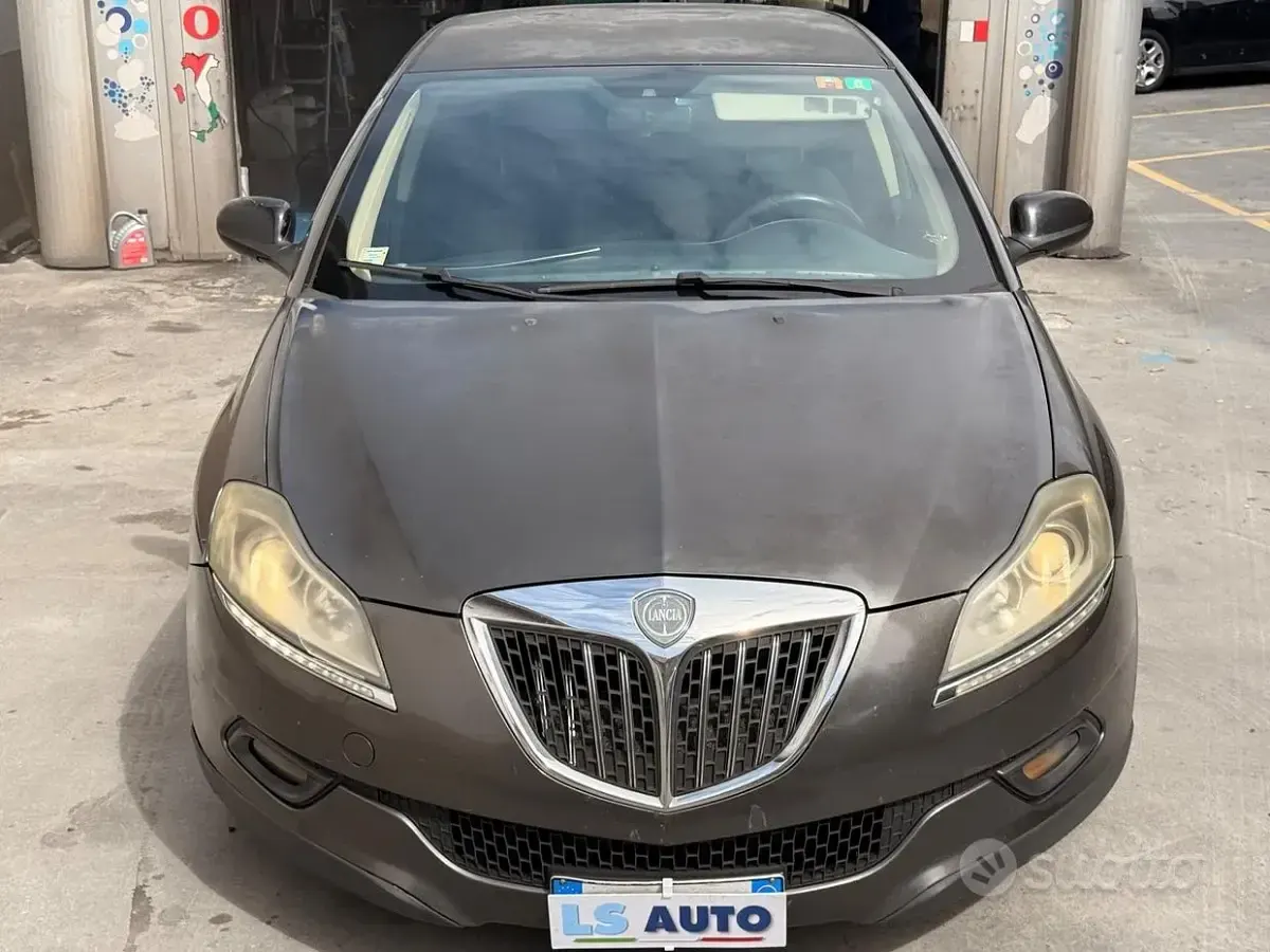 Usata Lancia Delta 166 CV (122 kW) 2009 Gray Utilitaria