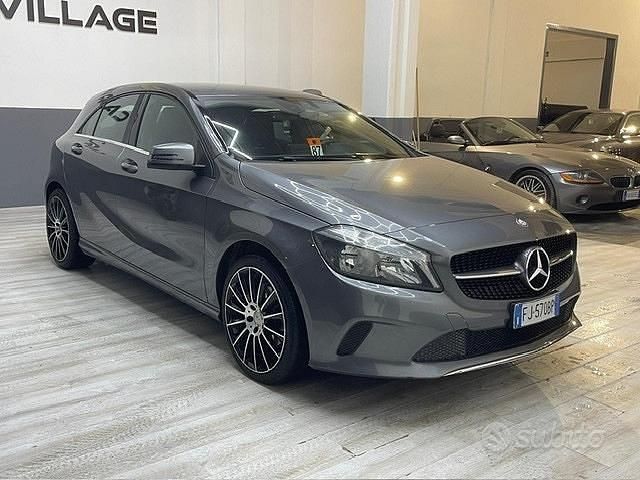 Usata Mercedes A160 102 CV (75 kW) 2017 Grigio Berlina