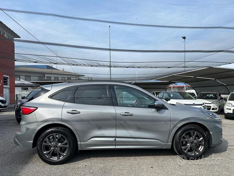 Usata Ford Kuga ST-Line 120 CV (88 kW) 2022 Grigio SUV