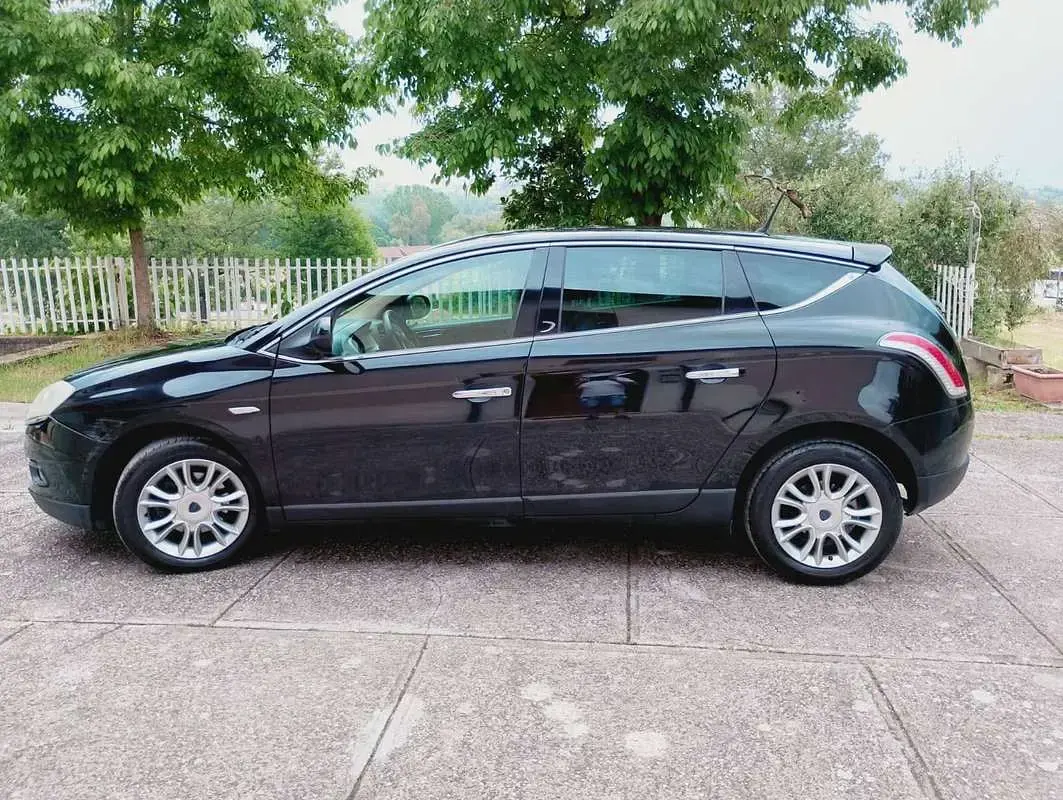 Usata Lancia Delta Silver 120 CV (88 kW) 2012 Nero Utilitaria