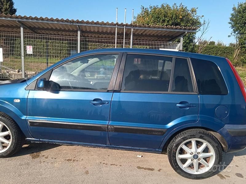 Usata Ford Fusion 80 CV (58 kW) 2006 SUV