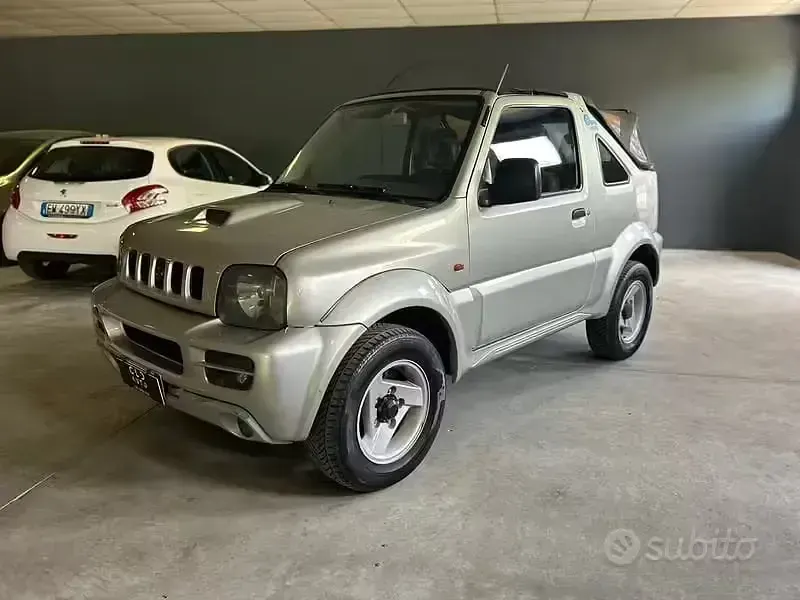 Usata Suzuki Jimny 65 CV (47 kW) 2004 Grigio SUV