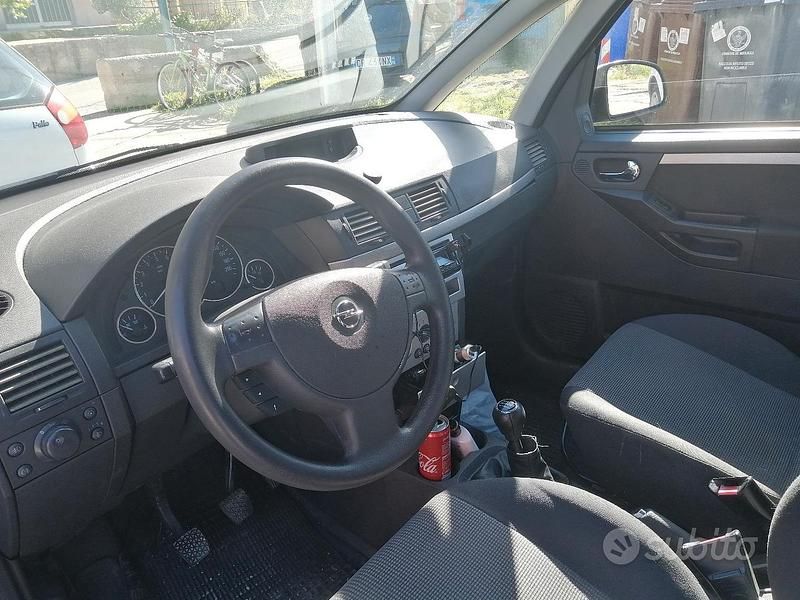 Usata Opel Meriva 101 CV (74 kW) 2005 Grigio Monovolume