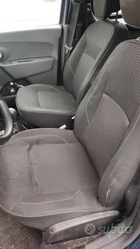 Usata Dacia Dokker Ambiance 90 CV (66 kW) 2017 Blu Monovolume