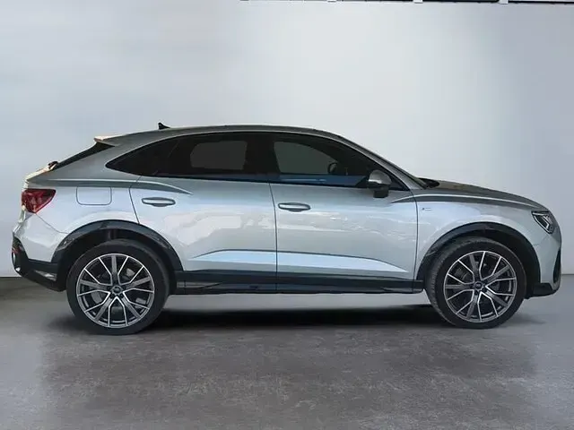 Usata Audi Q3 Sportback Comfort 190 CV (139 kW) 2023 Argento SUV