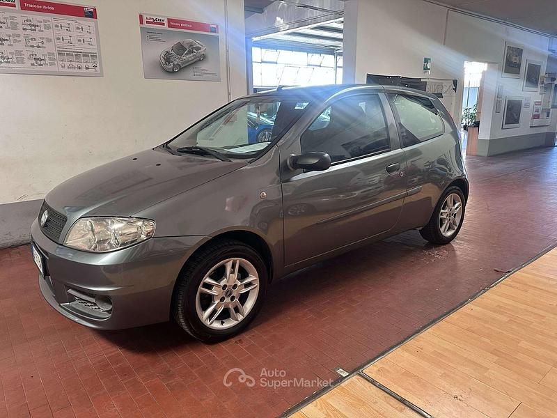 Grigio Usata 2004 Fiat Punto Due volumi | 2400 € (Buon prezzo) - Immagine 1/4