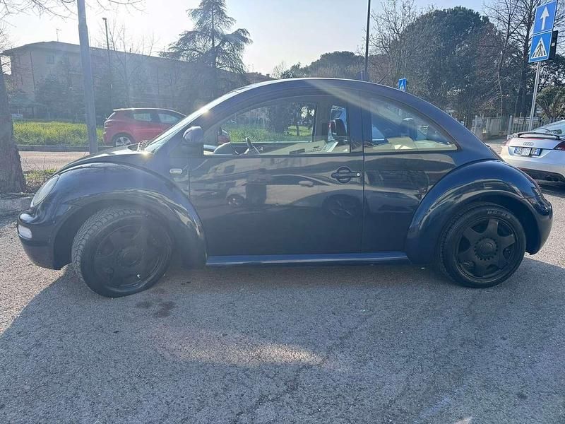 Usata VW New Beetle 116 CV (85 kW) 2000 Blu Utilitaria