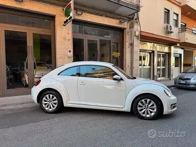 Usata VW Beetle Design 105 CV (77 kW) 2014 Bianco Utilitaria