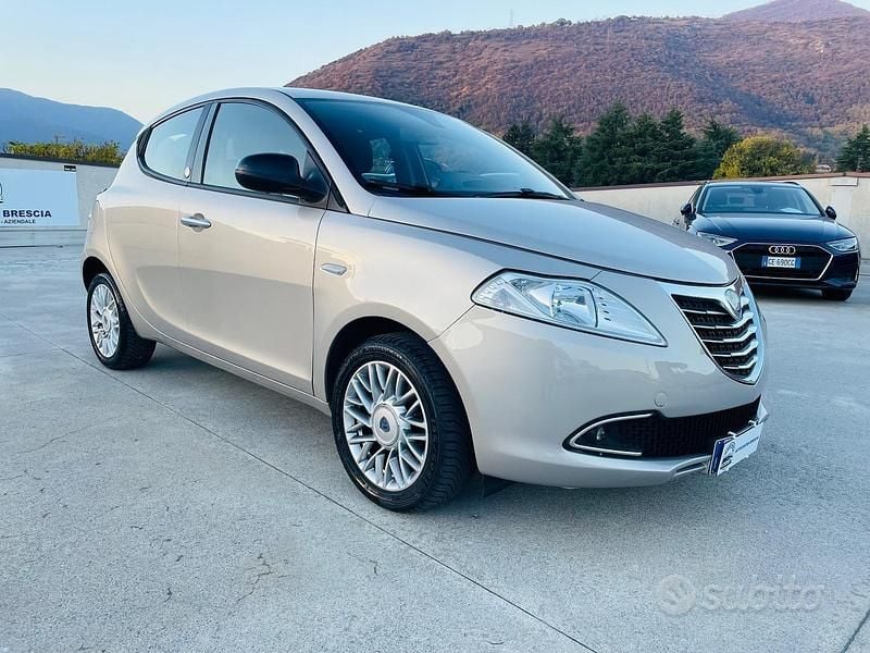 Usata Lancia Ypsilon Silver 69 CV (50 kW) 2014 Grigio Utilitaria