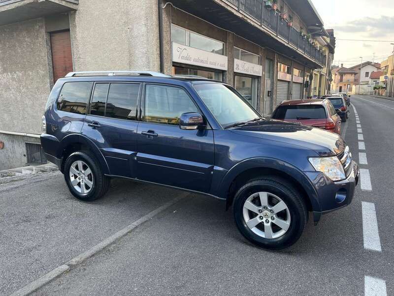 Blu/azzurro Usata 2008 Mitsubishi Pajero Instyle SUV | 14.800 € (Ottimo prezzo) - Immagine 1/4
