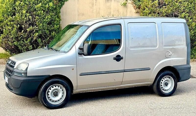 Usata Fiat Doblò 65 CV (47 kW) 2001 Grigio Monovolume