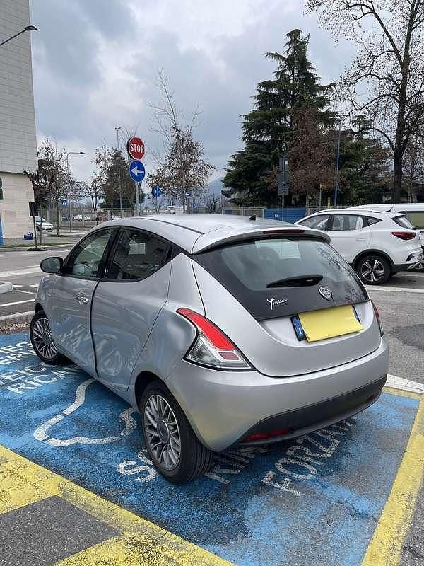 Usata Lancia Ypsilon Silver 69 CV (50 kW) 2012 Utilitaria