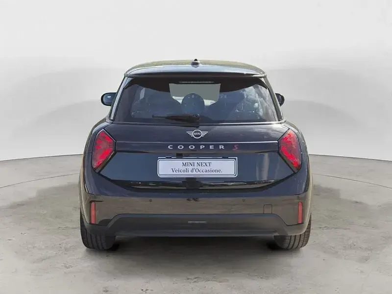 Usata Mini Cooper Favoured 204 CV (150 kW) 2024 Nero Utilitaria