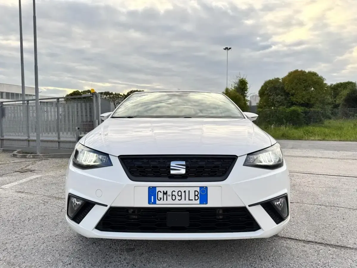 Käytetty Seat Ibiza Style 89 HP (65 kW) 2023 Valkoinen Viistoperä