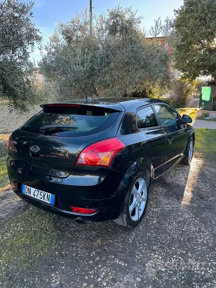 Usata Kia Ceed 115 CV (84 kW) 2008 Nero Utilitaria