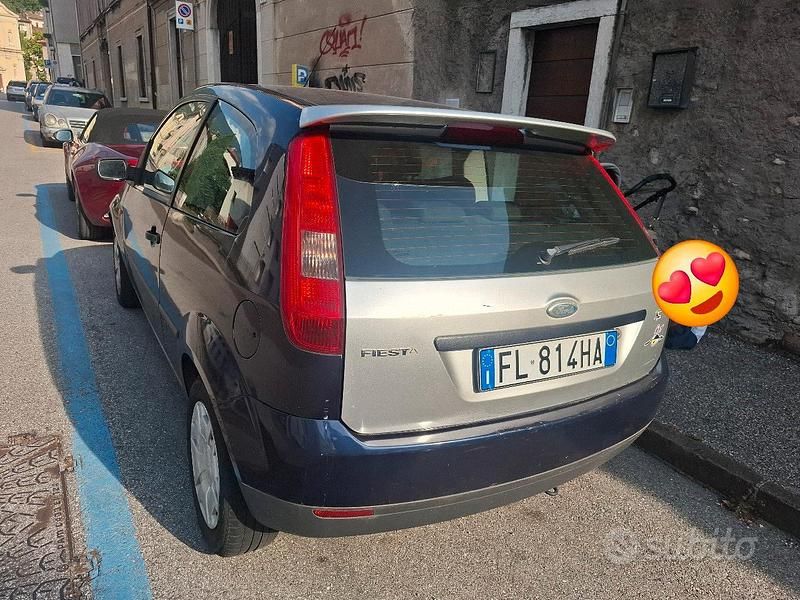 Usata Ford Fiesta 75 CV (55 kW) 2007 Blu Utilitaria