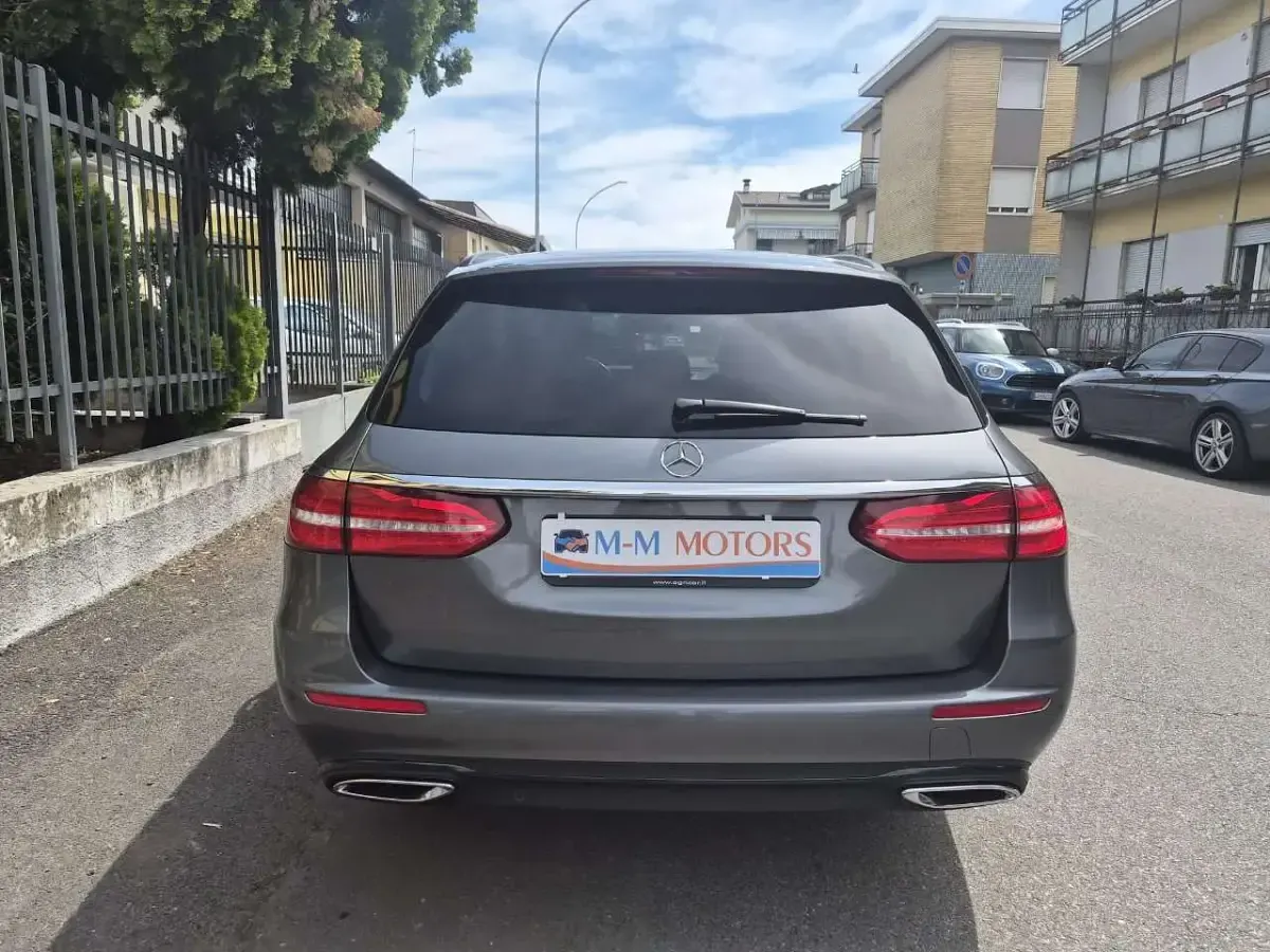 Usata Mercedes E220 Business 194 CV (142 kW) 2017 Grigio Station wagon