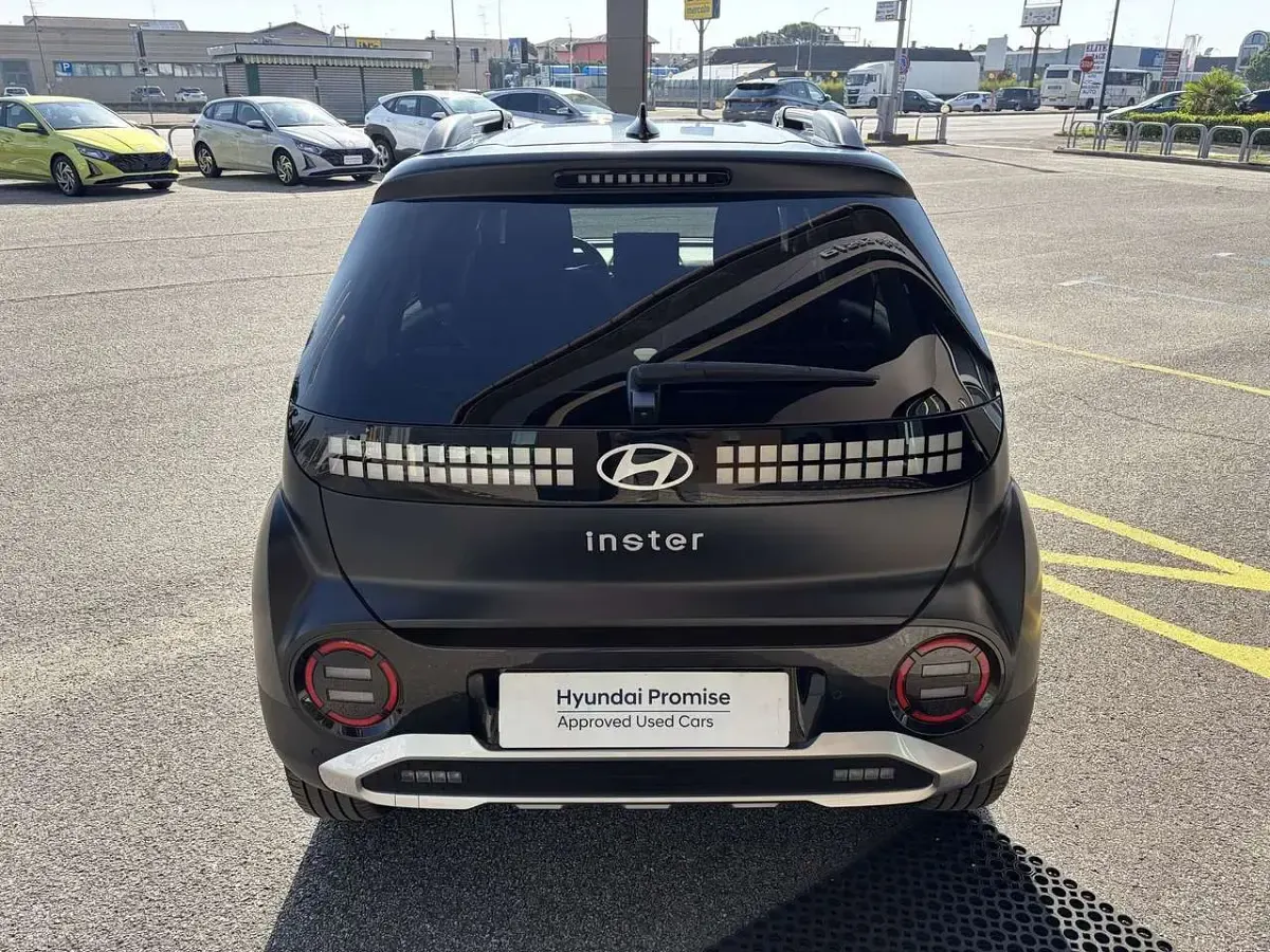 Usata Hyundai Inster 85 kW (116 CV) 2025 Blu/azzurro Utilitaria