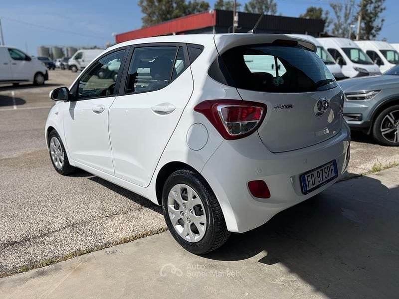 Usata Hyundai i10 68 CV (50 kW) 2016 Bianco Utilitaria