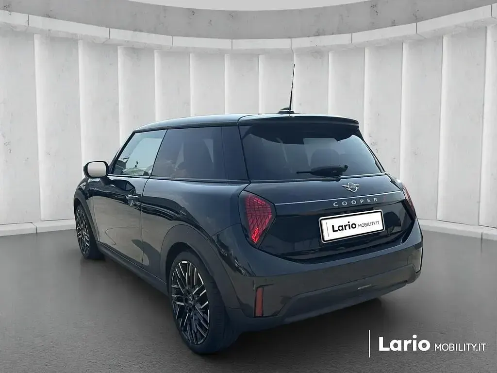 Usata Mini Cooper Favoured 204 CV (150 kW) 2024 Nero Utilitaria