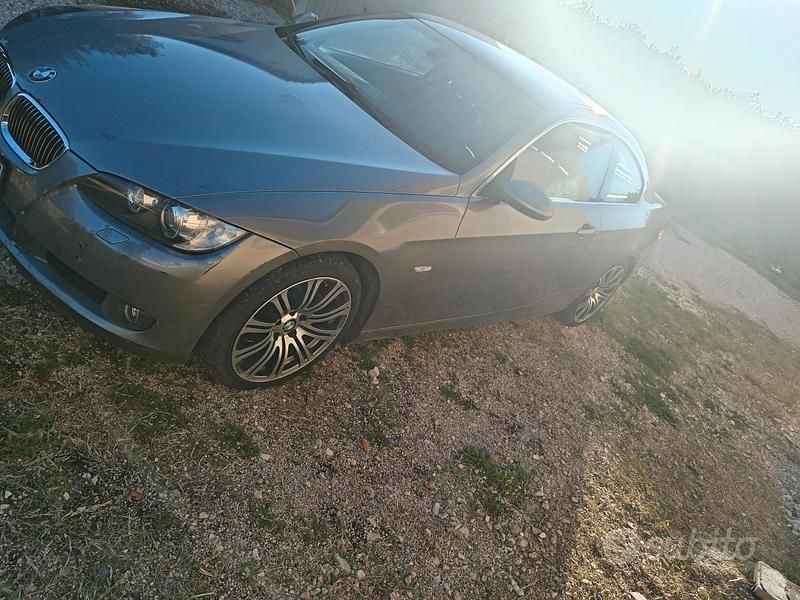 Usata BMW 325 197 CV (144 kW) 2007 Grigio Coupé