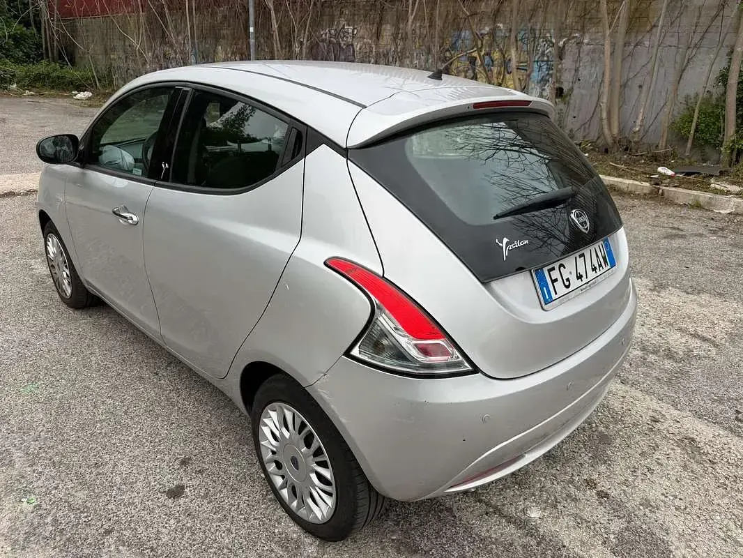 Usata Lancia Ypsilon Gold 69 CV (50 kW) 2016 Utilitaria