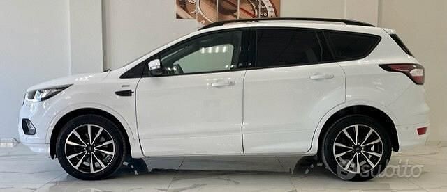 Usata Ford Kuga ST-Line 150 CV (110 kW) 2017 Bianco SUV