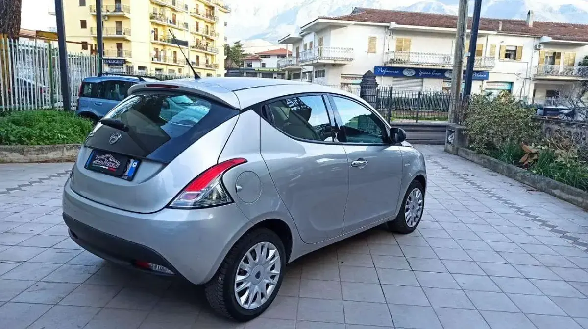 Usata Lancia Ypsilon S 95 CV (69 kW) 2013 Argento Utilitaria