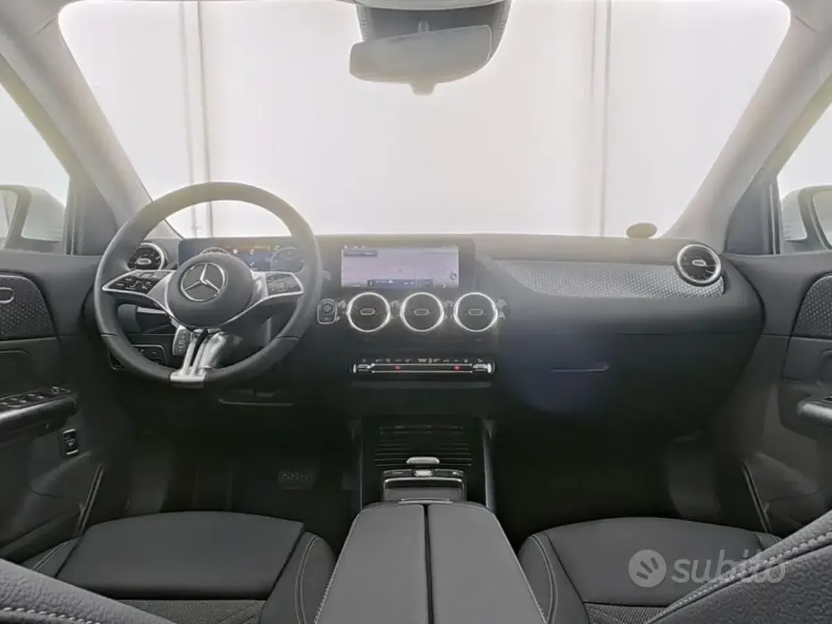 Usata Mercedes GLA180 Advanced 136 CV (100 kW) 2025 Bianco polare SUV