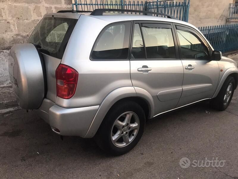 Usata Toyota RAV4 150 CV (110 kW) 2000 Grigio SUV