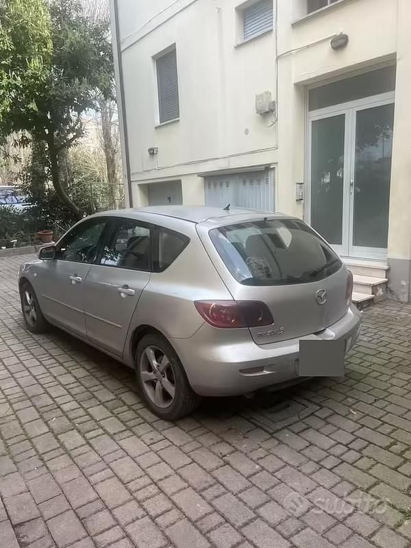 Usata Mazda 3 109 CV (80 kW) 2005 Grigio Utilitaria