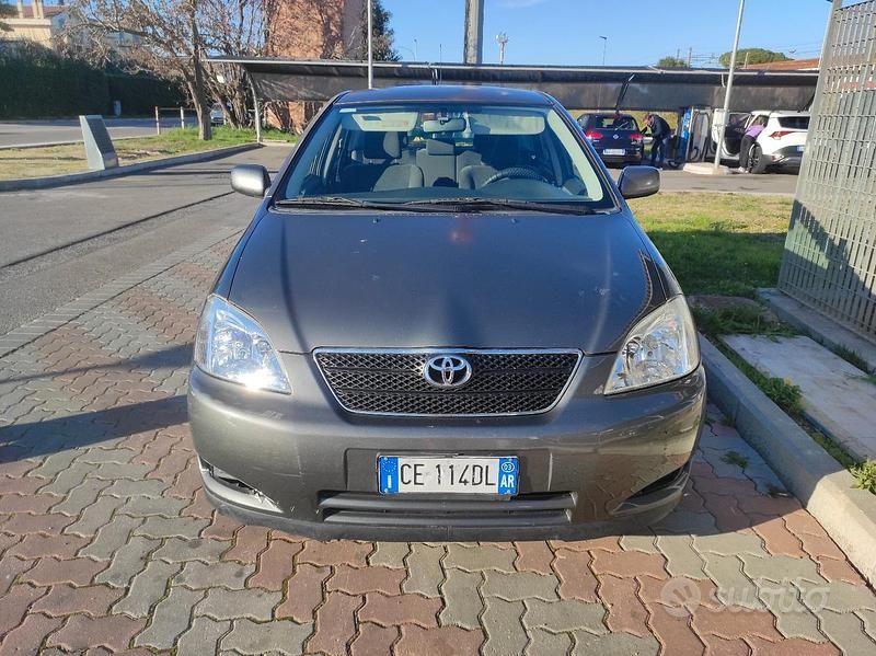 Usata Toyota Corolla 116 CV (85 kW) 2003 Marrone Berlina