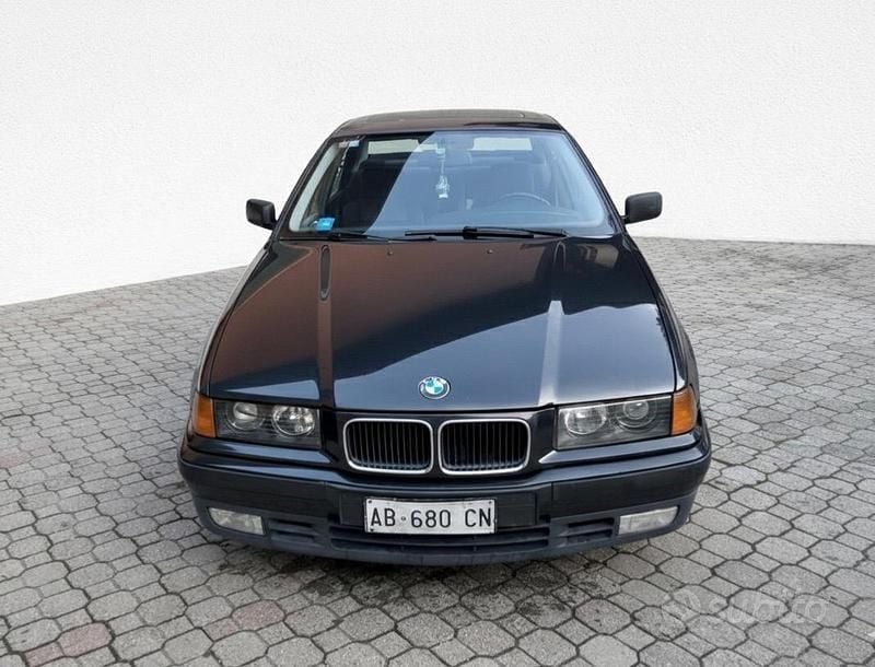 Usata BMW 318 140 CV (102 kW) 1994 Grigio Berlina