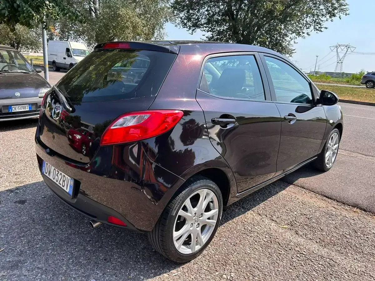 Usata Mazda 2 86 CV (63 kW) 2009 Marrone Utilitaria