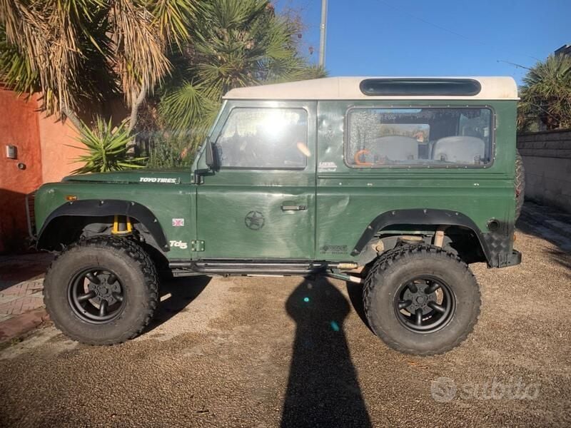 Usata Land Rover Defender 122 CV (89 kW) 2000 Verde SUV