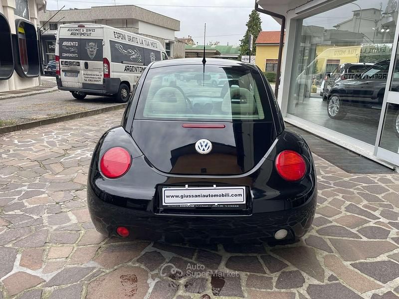 Usata VW New Beetle 102 CV (75 kW) 2002 Nero Utilitaria