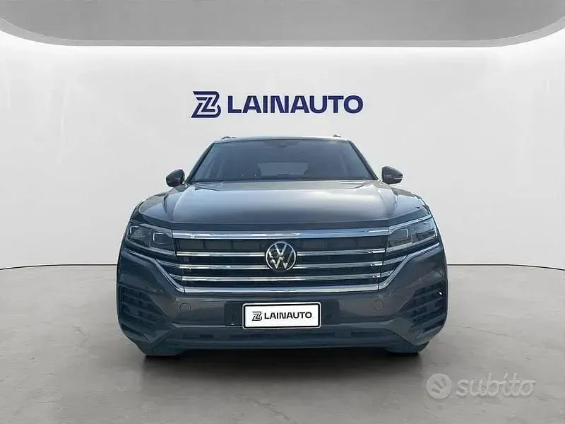 Usado VW Touareg Comfortline 231 HP (169 kW) 2021 Cinzento SUV