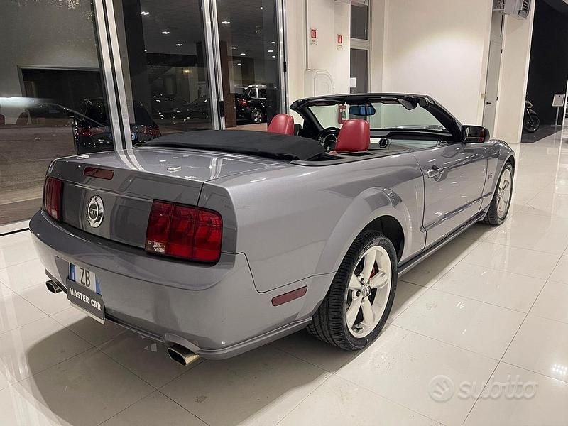 Usata Ford Mustang GT 305 CV (224 kW) 2007 Grigio Cabrio