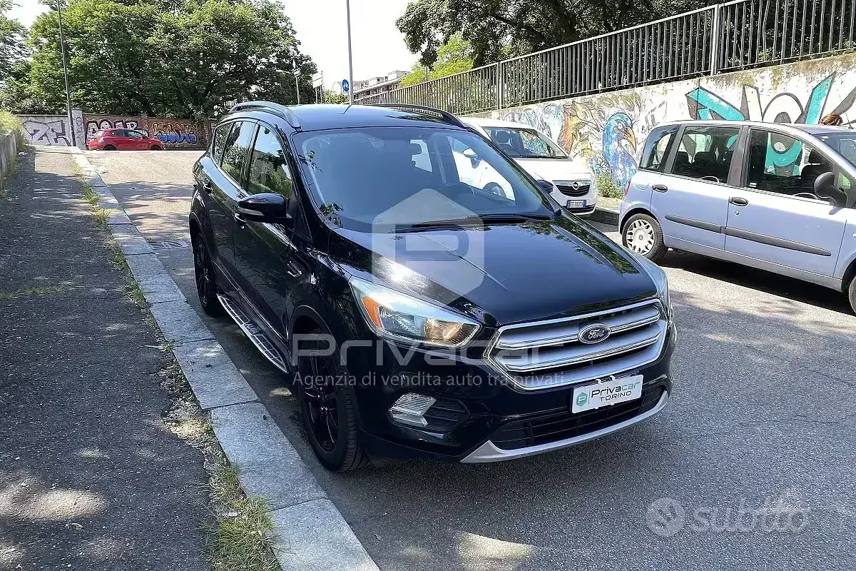 Usata Ford Kuga Titanium 120 CV (88 kW) 2017 Nero SUV